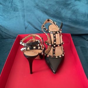 Valentino Garavani Rockstud Leather Caged Pump